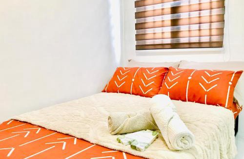 Angeles City House | Ancheta's Tiny Home - Near Clark Airport with Parking, Pool, Netflix