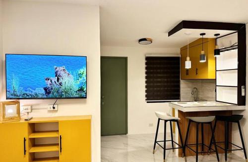 Angeles City House | Ancheta's Tiny Home - Near Clark Airport with Parking, Pool, Netflix