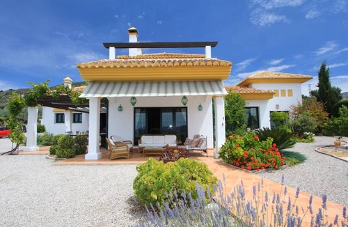 Antequera Villa | Andalusian family retreat with pool, padel court & near El Torcal de Antequera