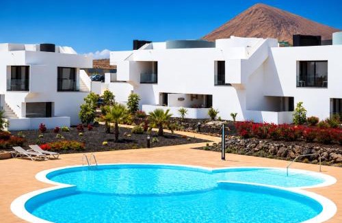 Villaverde Apartment | Apartamento Amarillo de Diseño con Jacuzzi Privado