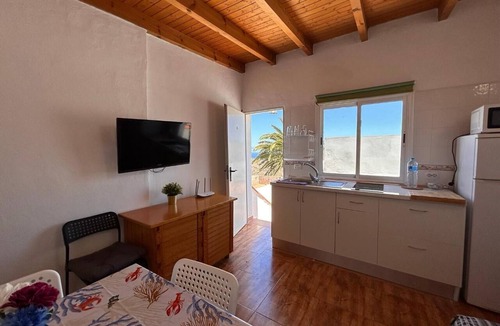 Alojera Apartment | Apartment 'Alquilaencanarias Plaza Alojera 2' with Sea View and Wi-Fi