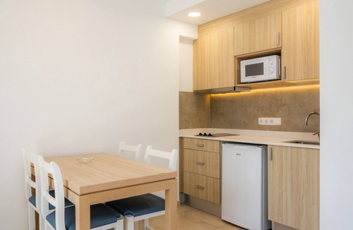 Cala Serena Apartment | Apartment 'Apartamento Bon Aire N1' with Shared Pool, Wi-Fi and Air Conditioning