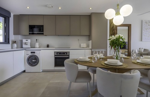 La Herradura Apartment | Apartment 'Icon Marina La Ola' with Sea View, Wi-Fi and Air Conditioning