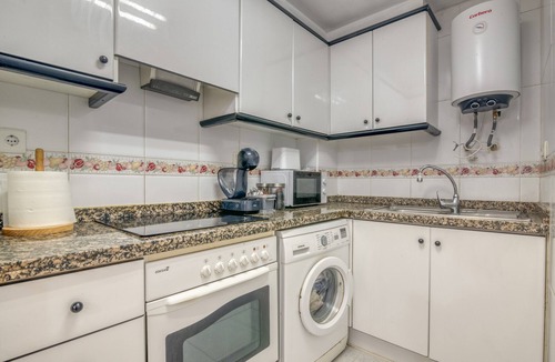 Daimuz Apartment | Apartment 'On Daimús Beach' with Shared Pool, Wi-Fi and Air Conditioning