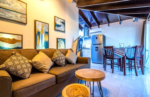 Boroncana Apartment | Apartment with Charming Patio+ BBQ Near Beach! FREE Util's