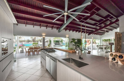 Alto Vista Villa | "Aruba Oasis: Stunning 14-Person Villa on VRBO!"