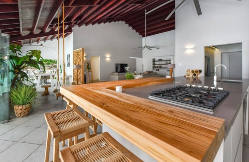 Alto Vista Villa | "Aruba Oasis: Stunning 14-Person Villa on VRBO!"