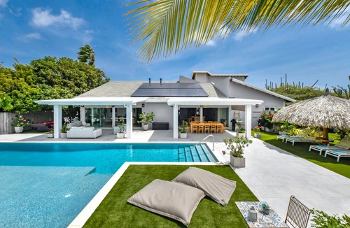 Alto Vista Villa | "Aruba Oasis: Stunning 14-Person Villa on VRBO!"