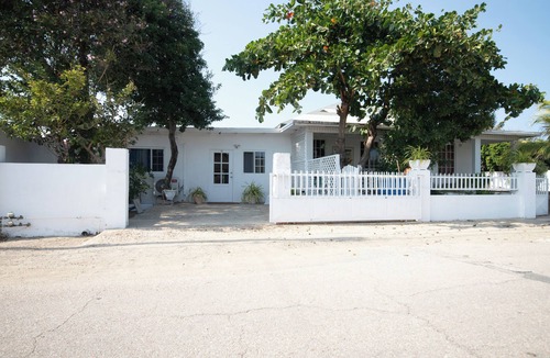Lago Heights Apartment | Aruba Sunrise Apartment & Home Rental 1 BR APT