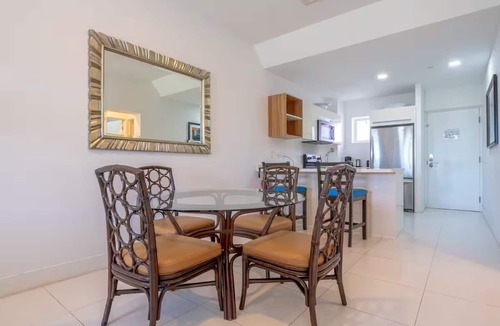 Jaburibari Apartment | Aurba Sun and Sand: 2-bedroom apartment in welcoming Noord with WiFi, AC, Gym