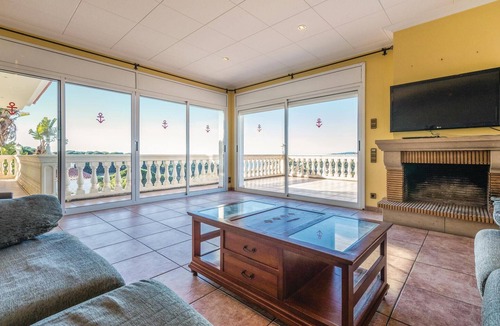 Canyelles House | Beach front home in Lloret de Mar