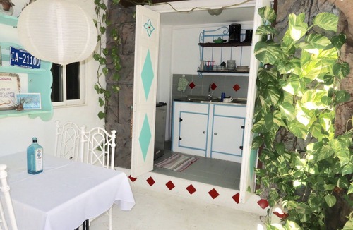 Pos Chiquito Cottage | Beach Front Paradise