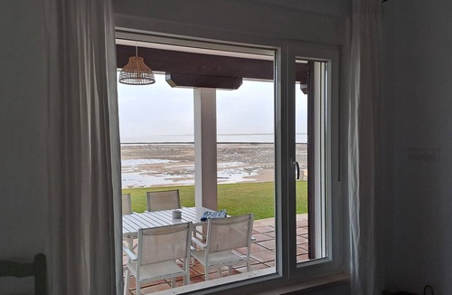 Sanlucar de Barrameda Ski Chalet | Beach line villa with stunning sea views. WIFI. Private garden
