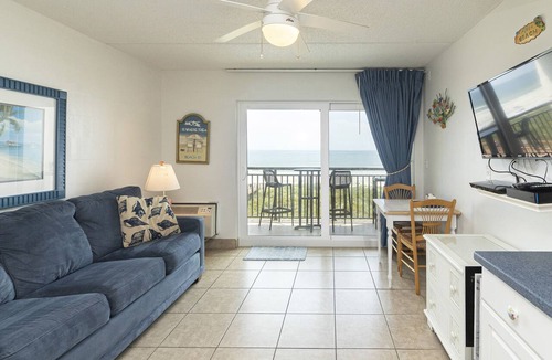 Crescent Beach Condo | Beachers' Lodge #402 top-floor 1 bedroom condo with stunning oceanfront view