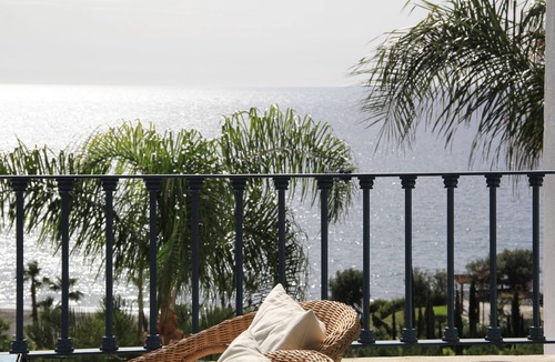 Velilla-Taramay Apartment | Beachfront apartment, swimming pool with salt water, gardens 2 min walk to the beach.