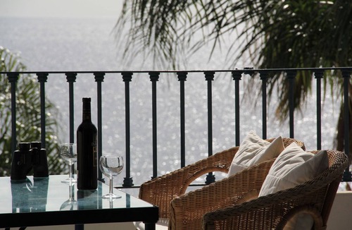 Velilla-Taramay Apartment | Beachfront apartment, swimming pool with salt water, gardens 2 min walk to the beach.