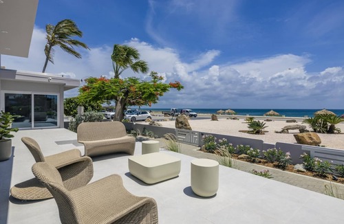 Malmok Villa | Beachfront Luxury on the Strip 514