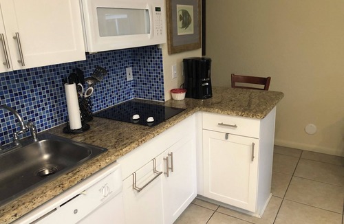 Belle Vista Condo | Beachfront One Bedroom Unit Weekly (November only)