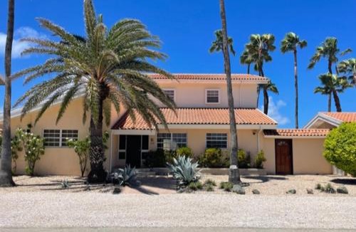 Malmok Villa | Beachside Villa at Boca Catalina