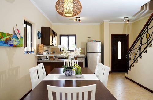 Kamay House | Beautiful House with Private Pool in Noord