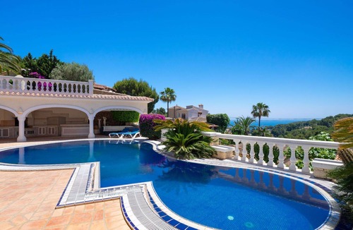 Fanadix Villa | Beautiful private villa for 8 guests with WIFI, A/C, hot tub, private pool, TV and patio