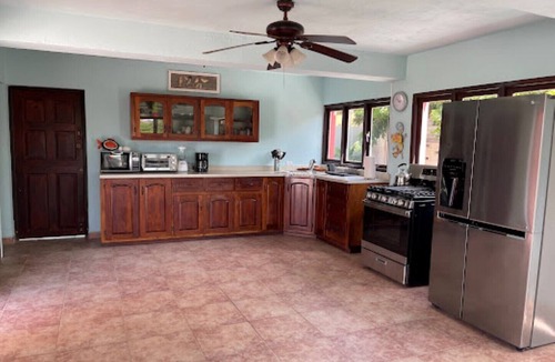 Kamay House | Beautiful Spacious Home minutes from the BEACH