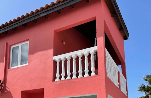 Kamay House | Beautiful Spacious Home minutes from the BEACH