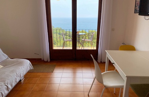 Calella de Palafrugell Apartment | Beautiful studio in Calella de Palafrugell with sea views!