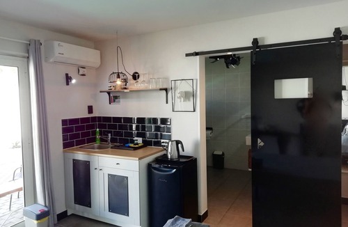 Bubali Apartment | Beautiful studio with pool, very close to Eagle Beach