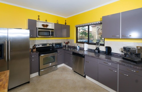 Gold Coast House | Beautiful Townhouse in a Luxury Gated Community