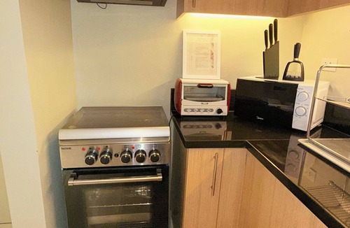 Salcedo Village Condo | Best Value-Beautiful 1BR in the Heart of Makati w WiFi, washer-dryer, pool & gym