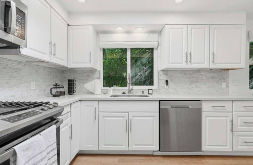 Beverly Glen House | Beverly Hills 2BR | Pool + Canyon Views | C&C