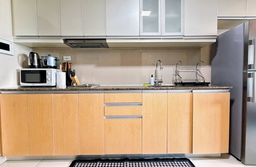 Pinagsama Apartment | BGC 1BR, Steps to Mitsukoshi & Uptown Malls, 300Mbps Fiber 29K