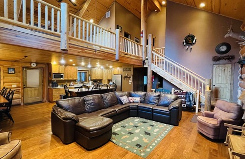 Tollgate Canyon Cabin | Big Bear Lodge: Mountain 7BR Hot Tub, Sauna, Fast WIFI, near Park City