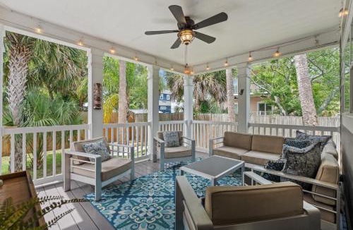 Lincolnville House | Boatyard Oasis - Modern Charm - Mins to Downtown