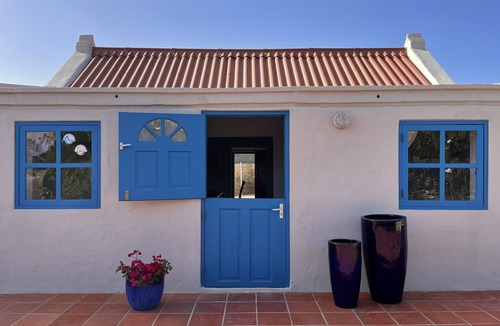 Kamay House | Book now. 3-bed/2bath, Private Pool, Close to Arashi, Eagle, and Palm Beaches!