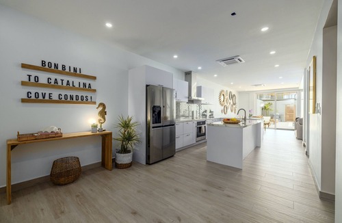 Malmok Villa | -Brand new -ocean view -private pool -steps to the beach!