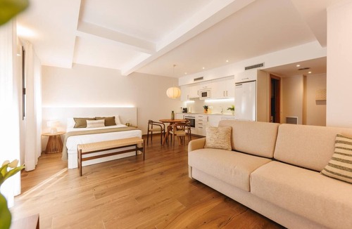 Barri Vell Apartment | Bravissimo Studio Rei Martí, renovated studio with lift in Girona’s old town