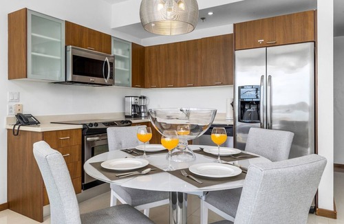 Noord Condo | Bright Colors combined with a Turquoise Ocean View
