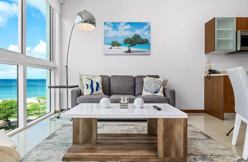 Noord Condo | Bright Colors combined with a Turquoise Ocean View