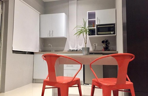 Palm Beach Apartment | Brown Studio Apartment