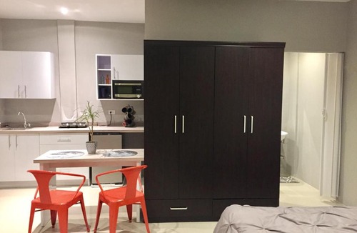 Palm Beach Apartment | Brown Studio Apartment