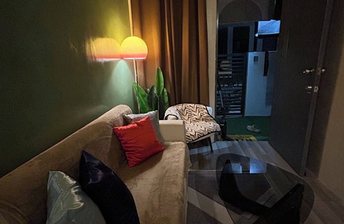 Angeles City House | Bungalow House ~ 15-20mins to Clark/Fully AC/2BR/Wifi/Netflix/Spotify