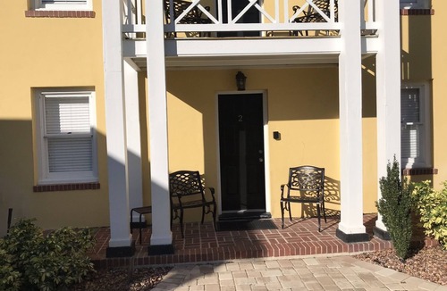 Downtown Historic District Apartment | C2 Perfect location in historic city center, near beaches, patio, free parking!