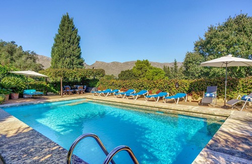 Pollensa House | “Ca les Estamenyes” close to the Sea, Wi-Fi, A/C, Terrace, Garden & Pool; Parking Available