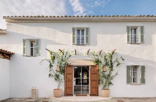 Es Garrovers House | Can Lull, Casa Familiar Totalmente Renovada y Rodeada de Olivos