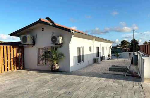 Oranjestad House | Caribbean Breeze villa