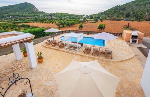 Ibiza Town House | Casa Cala LLonga family house 850 m from the beach