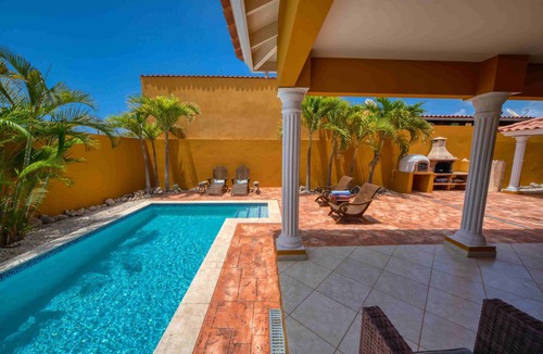 Boegoeroei Villa | Casa de Aruba - 3 bdrm/2 bath Villa - Noord