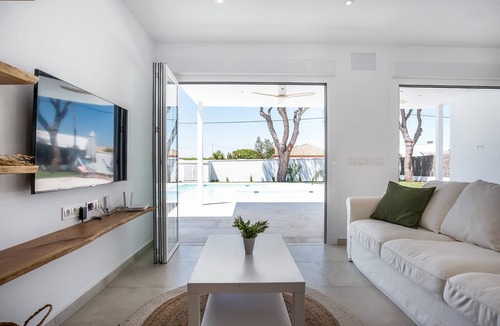 Conil de la Frontera House | Casa Robert in Conil with Pool, Hot Tub, Garden, and Wi-Fi